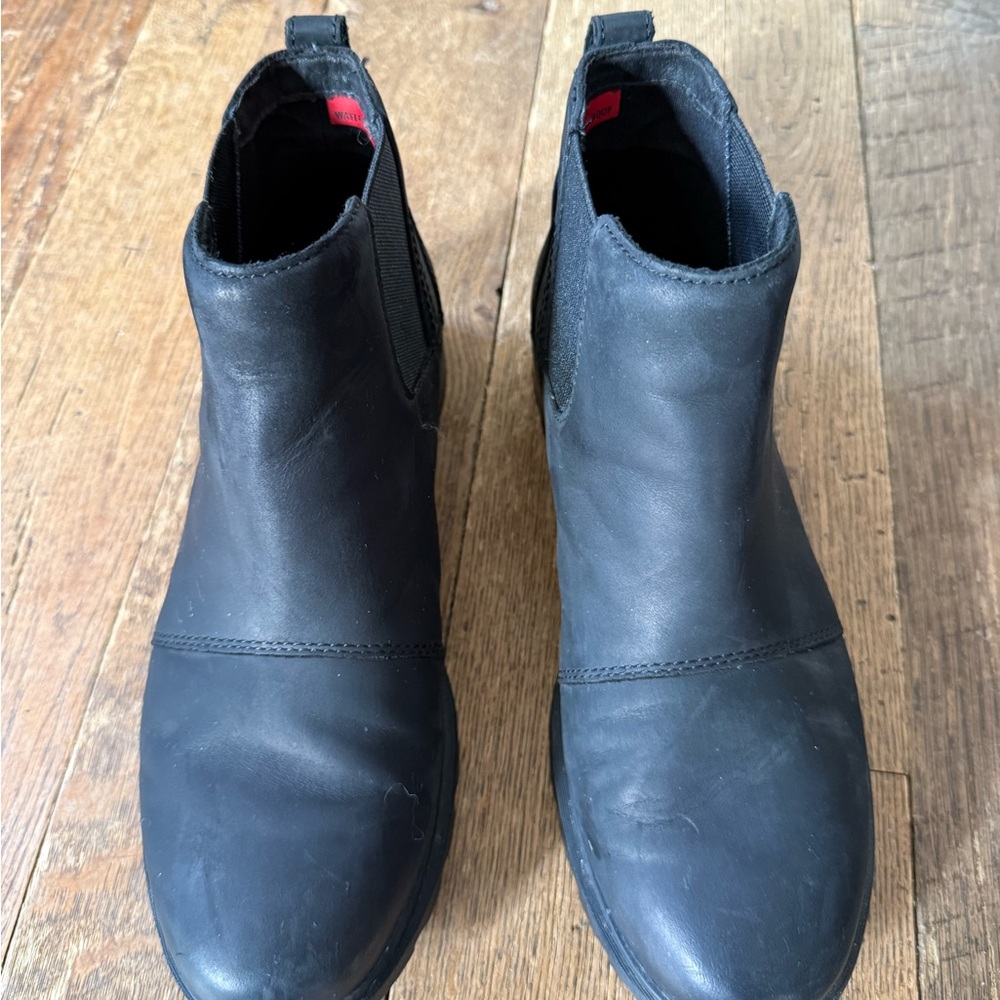 Sorel Black Leather Chelsea boots